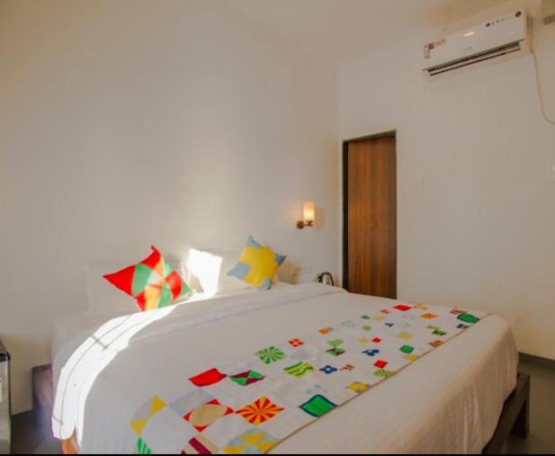 Ziba Beach Morjim Exterior photo